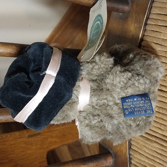 Boyd's Bear Retired Simone. 7". Black Velvet Hat with Pink Ribbon 🎀 - Picture 4 of 4